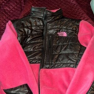 This north face jacket was never worn and in great condition!